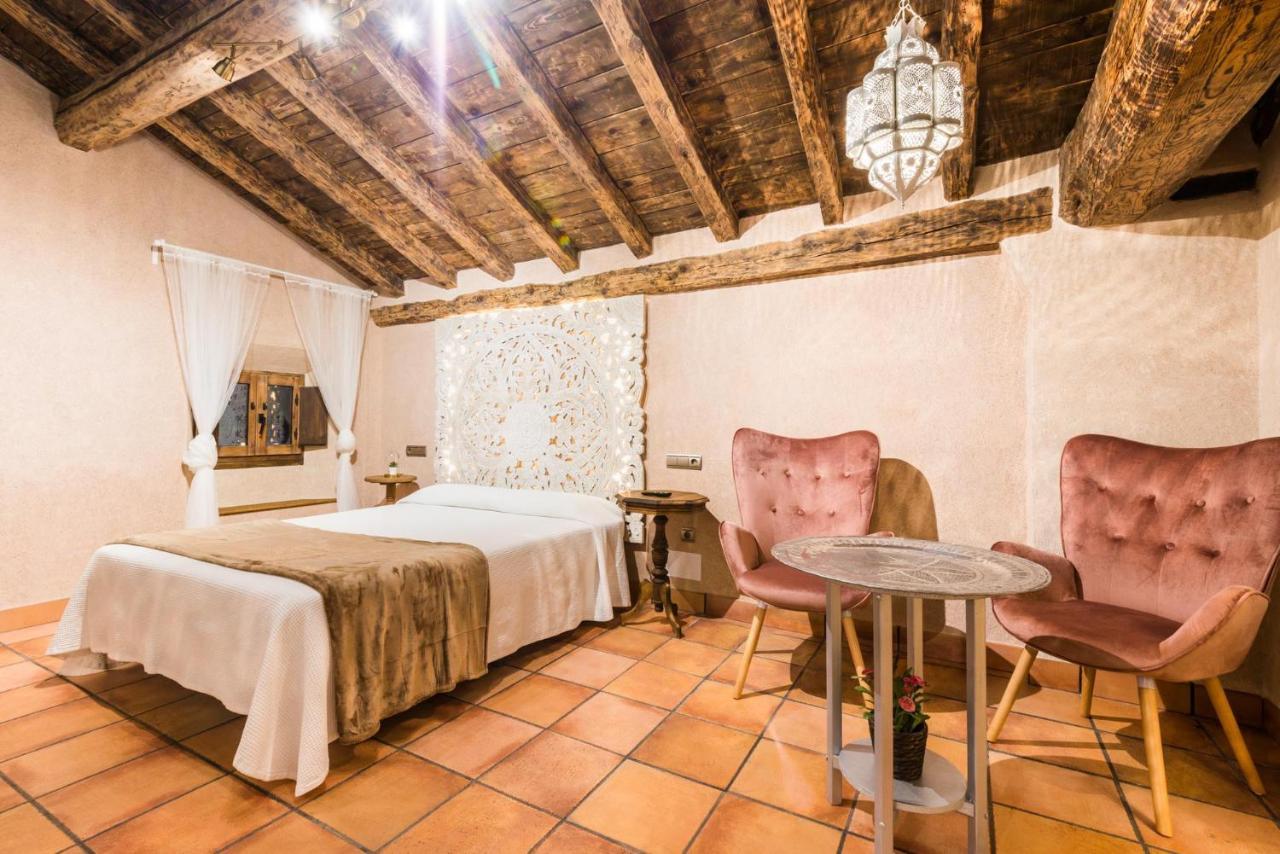 Habitación con cama grande